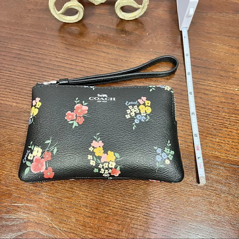 COACH Corner Zip Wristlet In Signature Canvas With Wildflower Print Nwt
